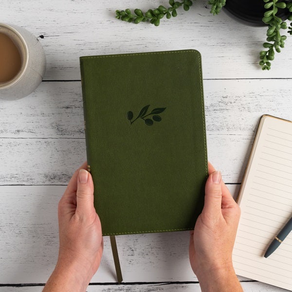 Cover image for CSB Thinline Bible, Olive Leathertouch, isbn: 9781087767710