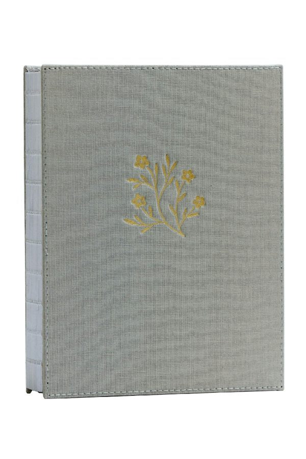 Cover image for NKJV New Testament, Tracing Edition: Engaging the Scripture Word by Word (Gray Cloth Over Board), isbn: 9781400353910