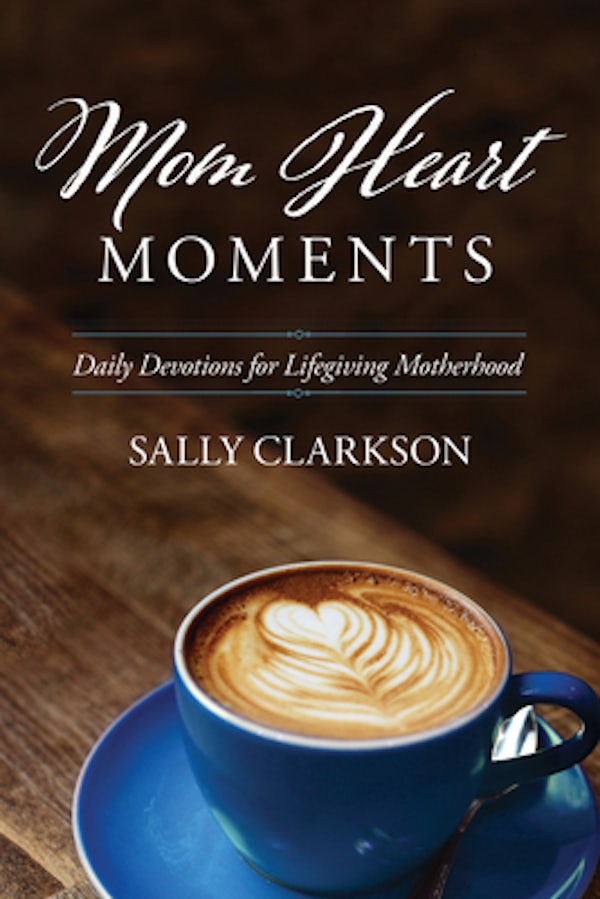 Cover image for Mom Heart Moments, isbn: 9781496432100